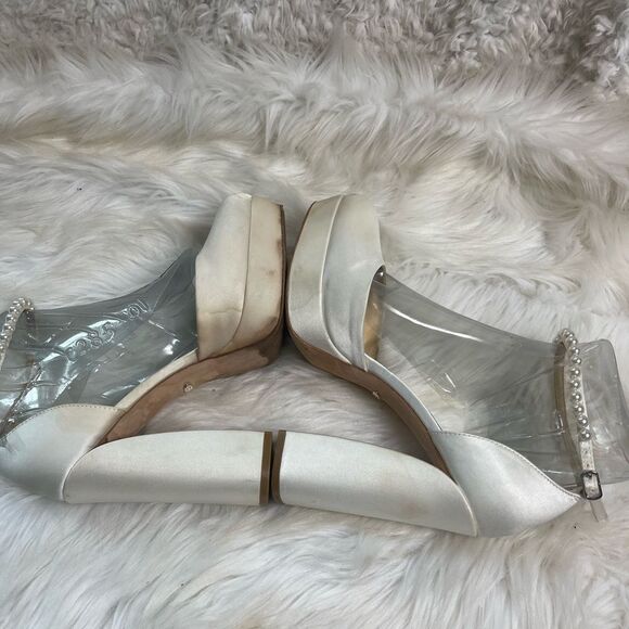 Badgley Mischka Felixa satin fabric white ankle pearl strap platform heels SZ8 - Picture 4 of 13